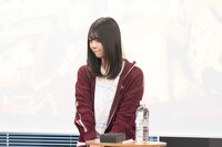 限界マンガ家の後輩を演じた冨里奈央。