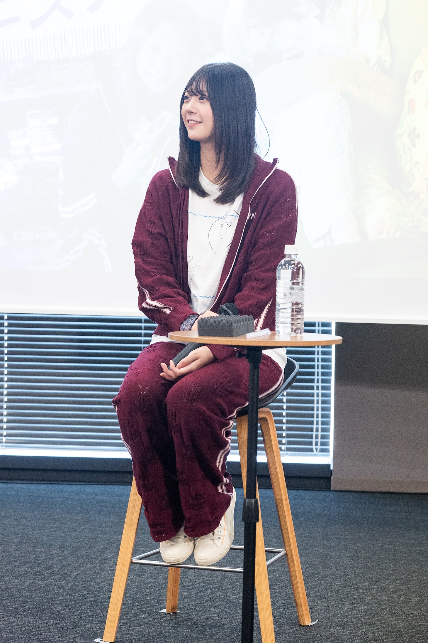 冨里奈央
