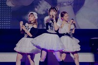 横山玲奈、羽賀朱音、小田さくら。