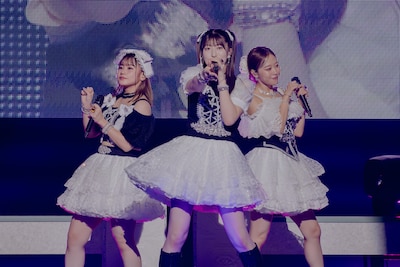 横山玲奈、羽賀朱音、小田さくら。