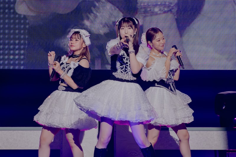 横山玲奈、羽賀朱音、小田さくら。