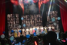 「Beach opening」を披露するWHITE SCORPION。