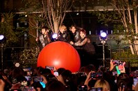 風船に怯える超特急。