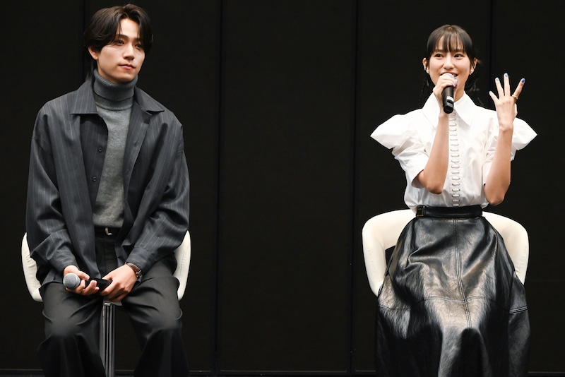 左から橋本将生（timelesz）、恒松祐里。