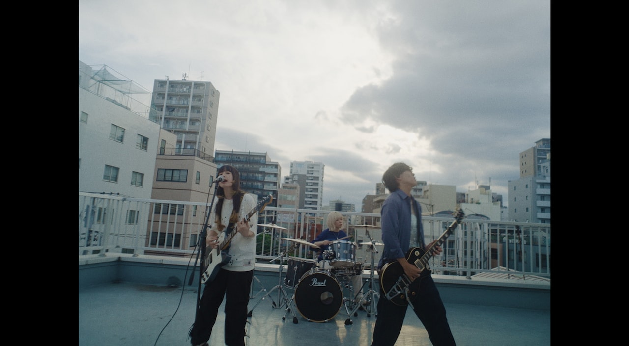 omeme tenten「POLARIS」のミュージックビデオより。