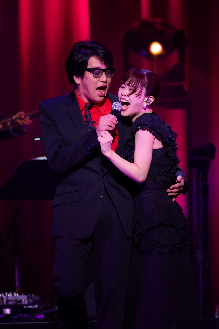 左から岡村靖幸、アイナ・ジ・エンド。 - 石若駿バンドがロバート