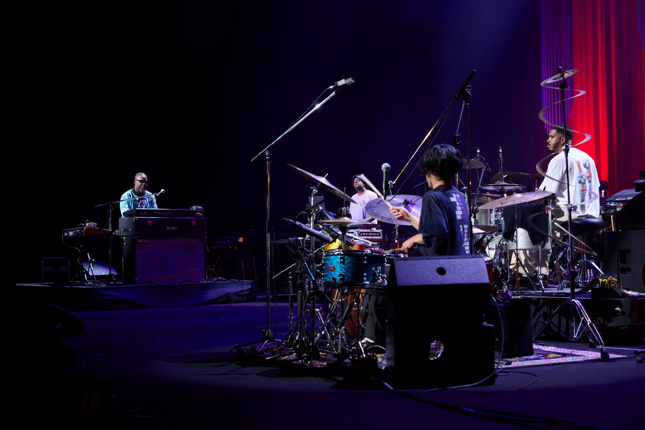 石若駿とロバート・グラスパーバンド。