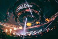 「トゲナシトゲアリ LIVE in 日本武道館 “奏檄の叫”」より「サヨナラサヨナラサヨナラ」のパフォーマンスシーン。（撮影：冨田味我）