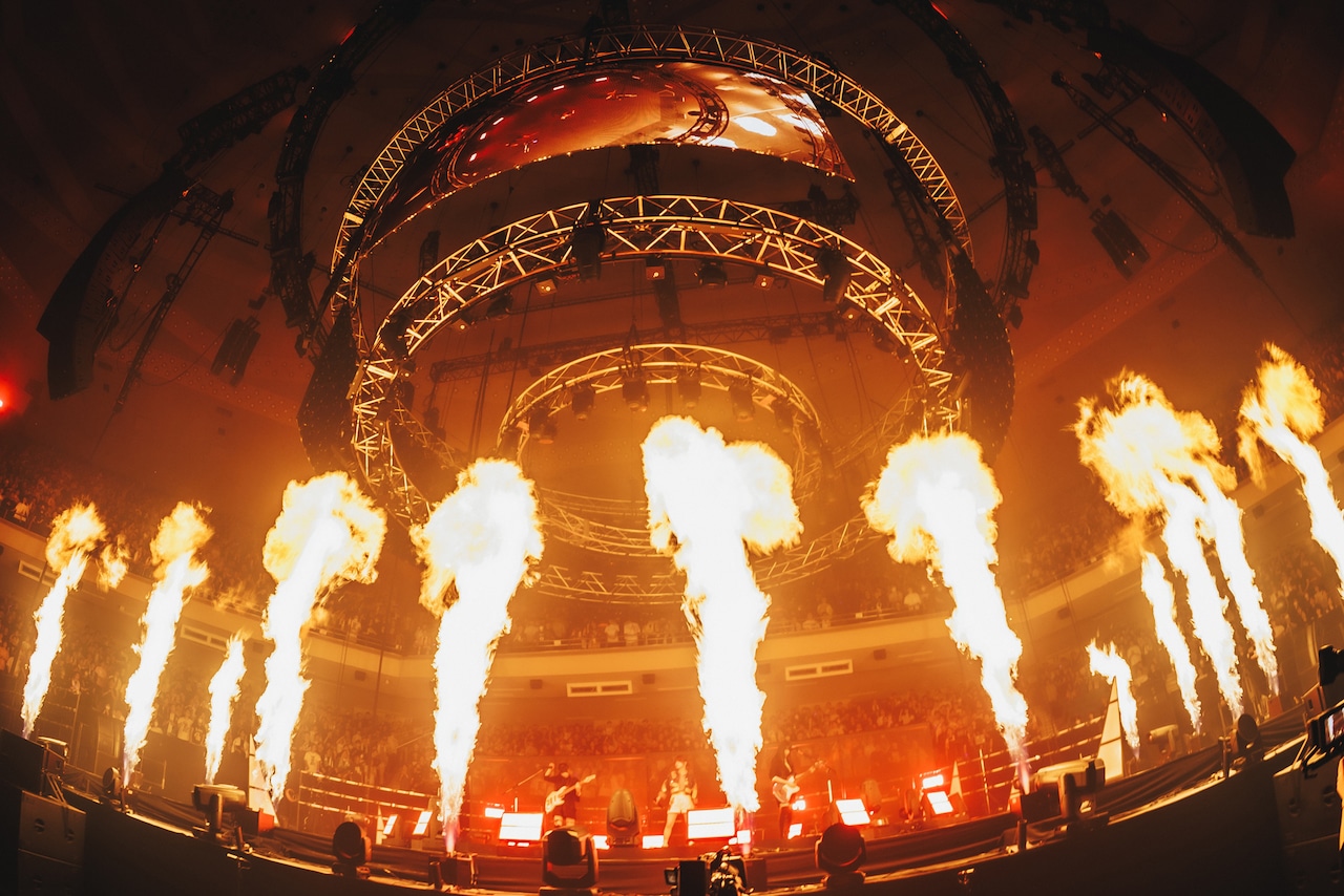 炎が噴き出す「トゲナシトゲアリ LIVE in 日本武道館 “奏檄の叫