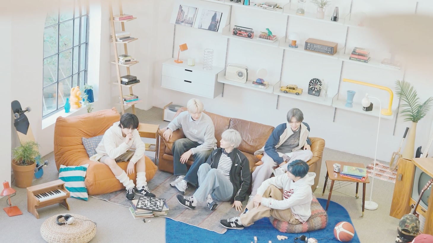TOMORROW X TOGETHERを起用したABCマート「New Balanceキャンペーン」メイキング映像より。