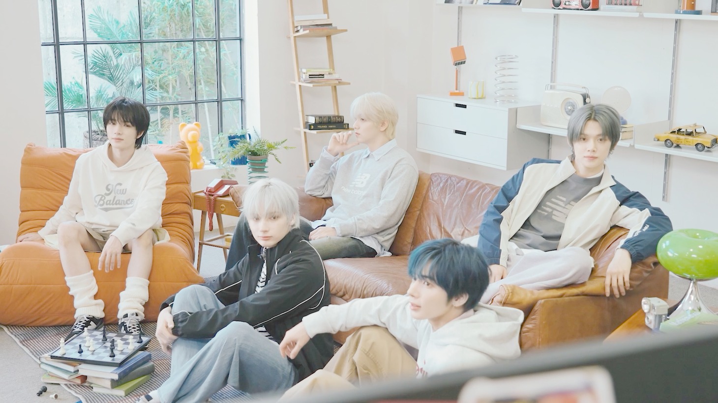 TOMORROW X TOGETHERを起用したABCマート「New Balanceキャンペーン」メイキング映像より。