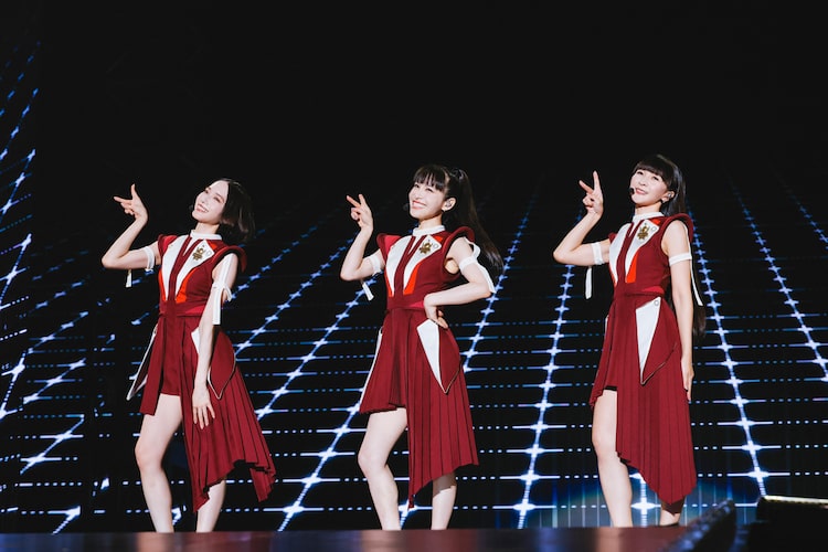 左からアヤノ、アヤカ、ユカ。3人合わせてネビュラロマンス世界のPerfumeだ。（撮影：上山陽介）