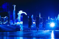 カキモトを破壊するパスワードの入力に向かうPerfume。（撮影：上山陽介）