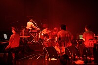 小袋成彬のパフォーマンスの様子。（Photo by Asami Nobuoka）