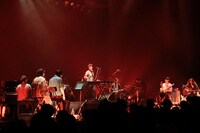 小袋成彬のパフォーマンスの様子。（Photo by Asami Nobuoka）