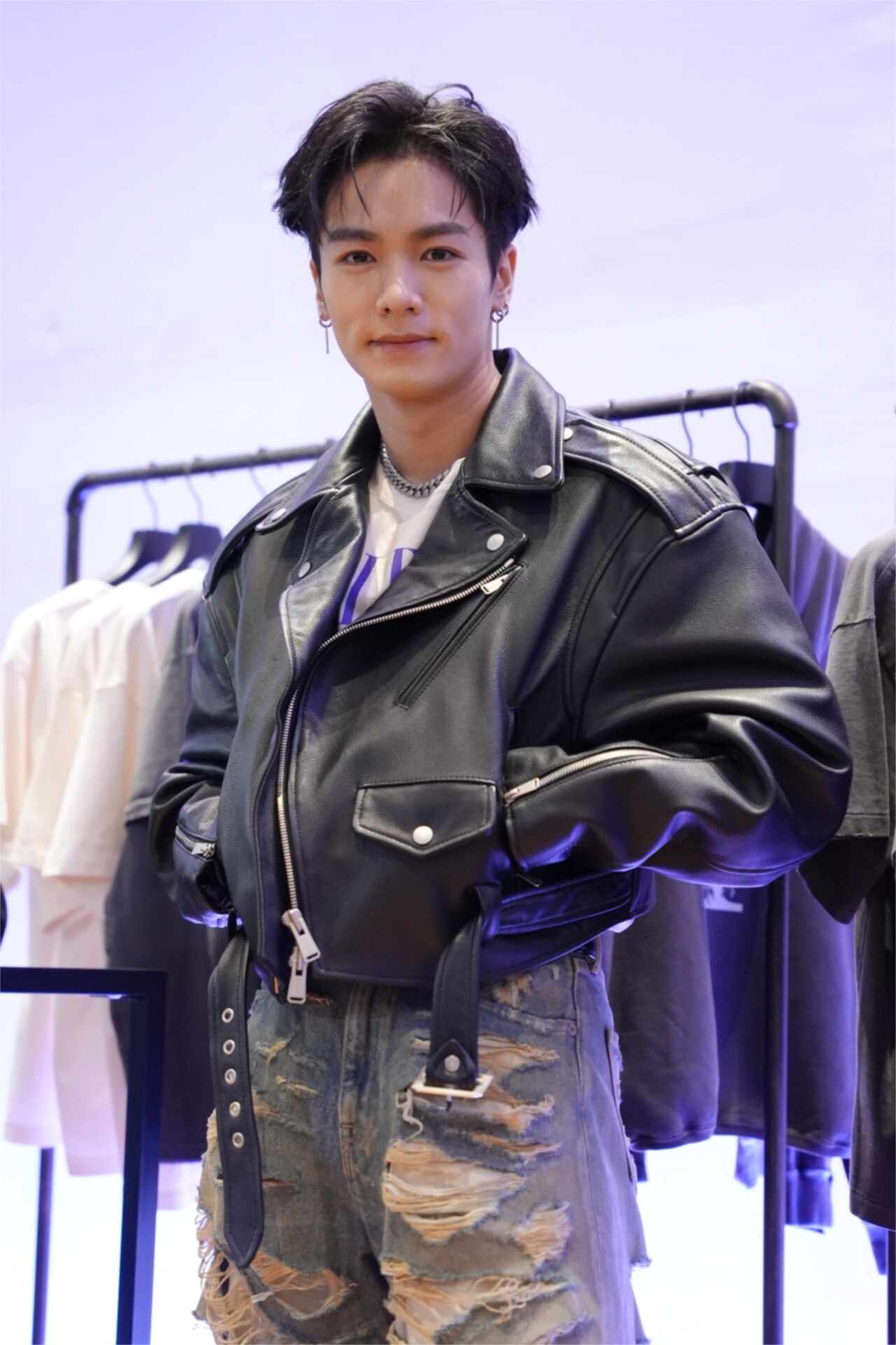 川村壱馬、レザーライダースを着て「TAKAHIROさんとバイクに乗っ