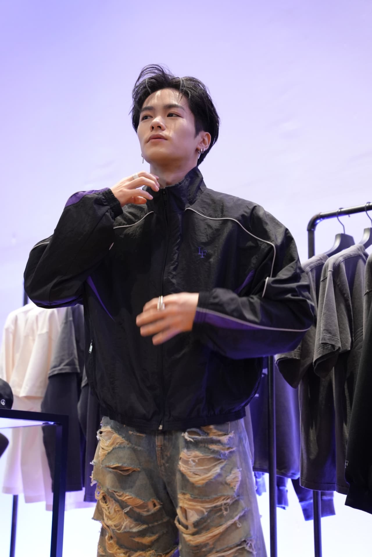 【川村壱馬 着用】forsomeone ライダースジャケット FORSOMEONE STOREを訪店した零/L.E.I.（川村壱馬）。 - 川村壱馬