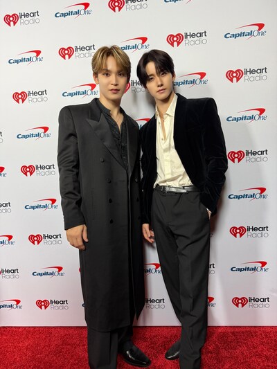 左から與那城奨、佐藤景瑚。©LAPONE ENTERTAINMENT