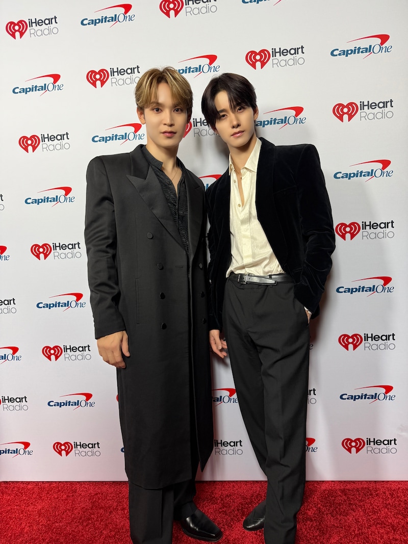 左から與那城奨、佐藤景瑚。©LAPONE ENTERTAINMENT