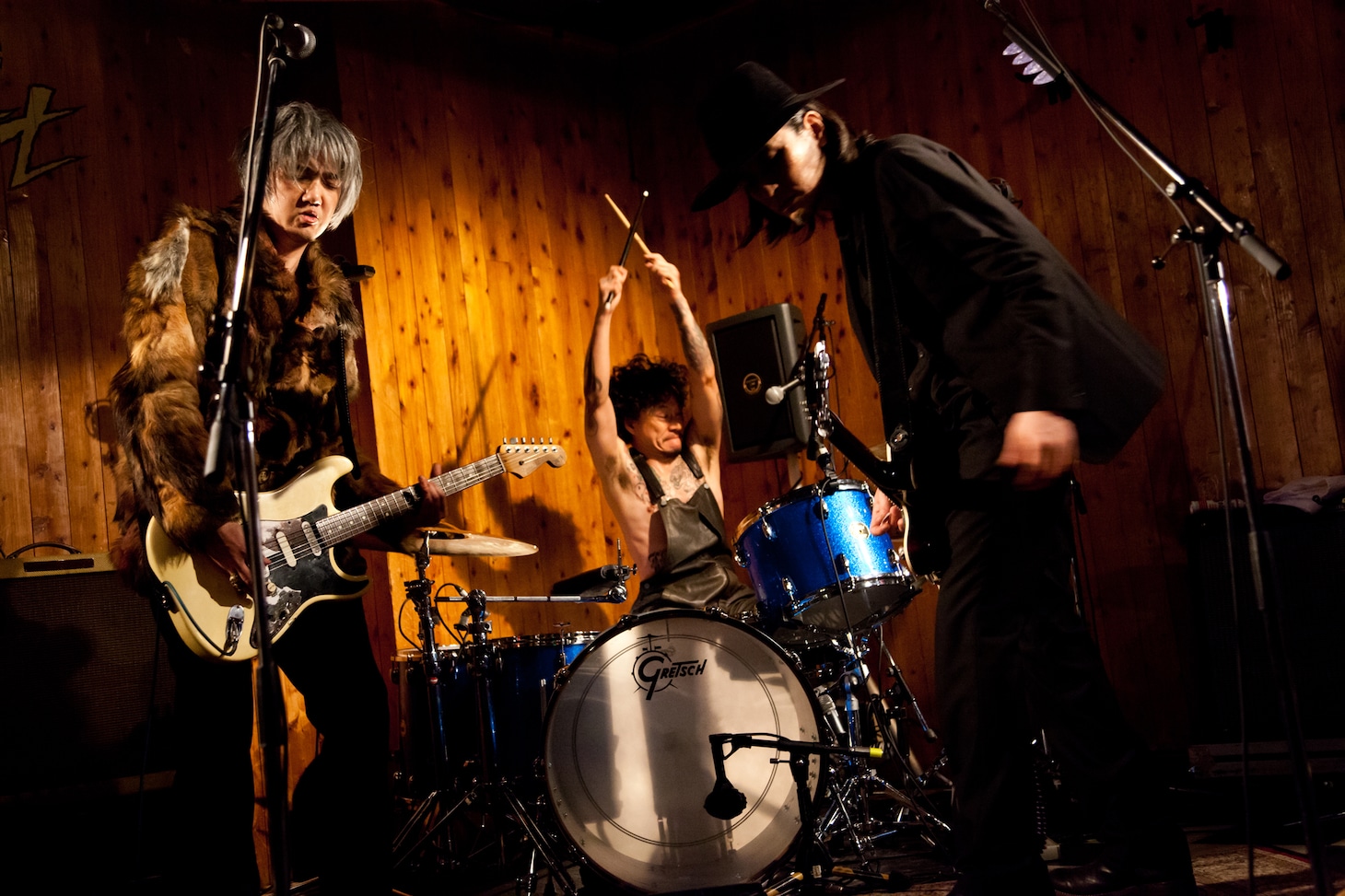 「赤い季節」より。