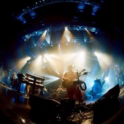 「マカロックツアーvol.20 ～むしろウチらが追っかける！愛を掴んでホールドオン篇～」最終公演より。（撮影：酒井ダイスケ）