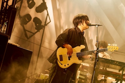 高野賢也（B, Cho）（撮影：酒井ダイスケ）