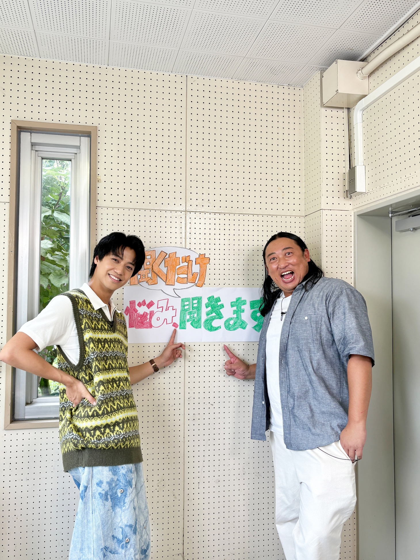 左から高橋海人（King & Prince）、秋山竜次（ロバート）。