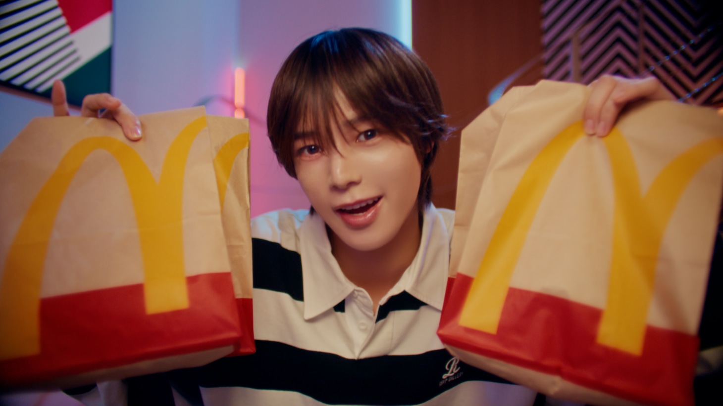 &TEAMが出演するWeb CM「ポテナゲにはコカ・コーラ！篇」より。