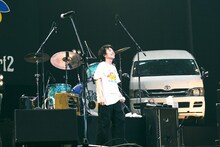 鈴木圭介（Vo）（撮影：新保勇樹）