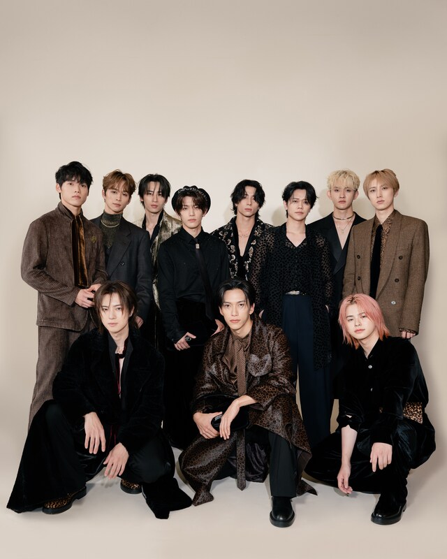 エンポリオ アルマーニのショーに出席したINI。©LAPONE ENTERTAINMENT