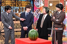 新ゲーム「ギリギリ刑事」に挑むこっちのけんとチーム。左から高地優吾、京本大我、こっちのけんと、松村北斗。©︎日本テレビ