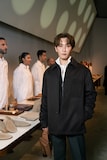 TOD'Sの2025年秋冬コレクションに身を包んだ渡辺翔太(Snow Man)。©TOD’S