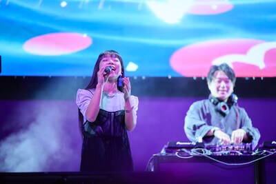 左からAzumi Takahashi、RAM RIDER。