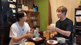 談笑する櫻井翔(嵐)と村上信五(SUPER EIGHT)。©︎日本テレビ