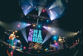 SHISHAMOがZepp羽田で今年最後のワンマン、活動終了を伝え「あと9カ月はゴリゴリにやります」