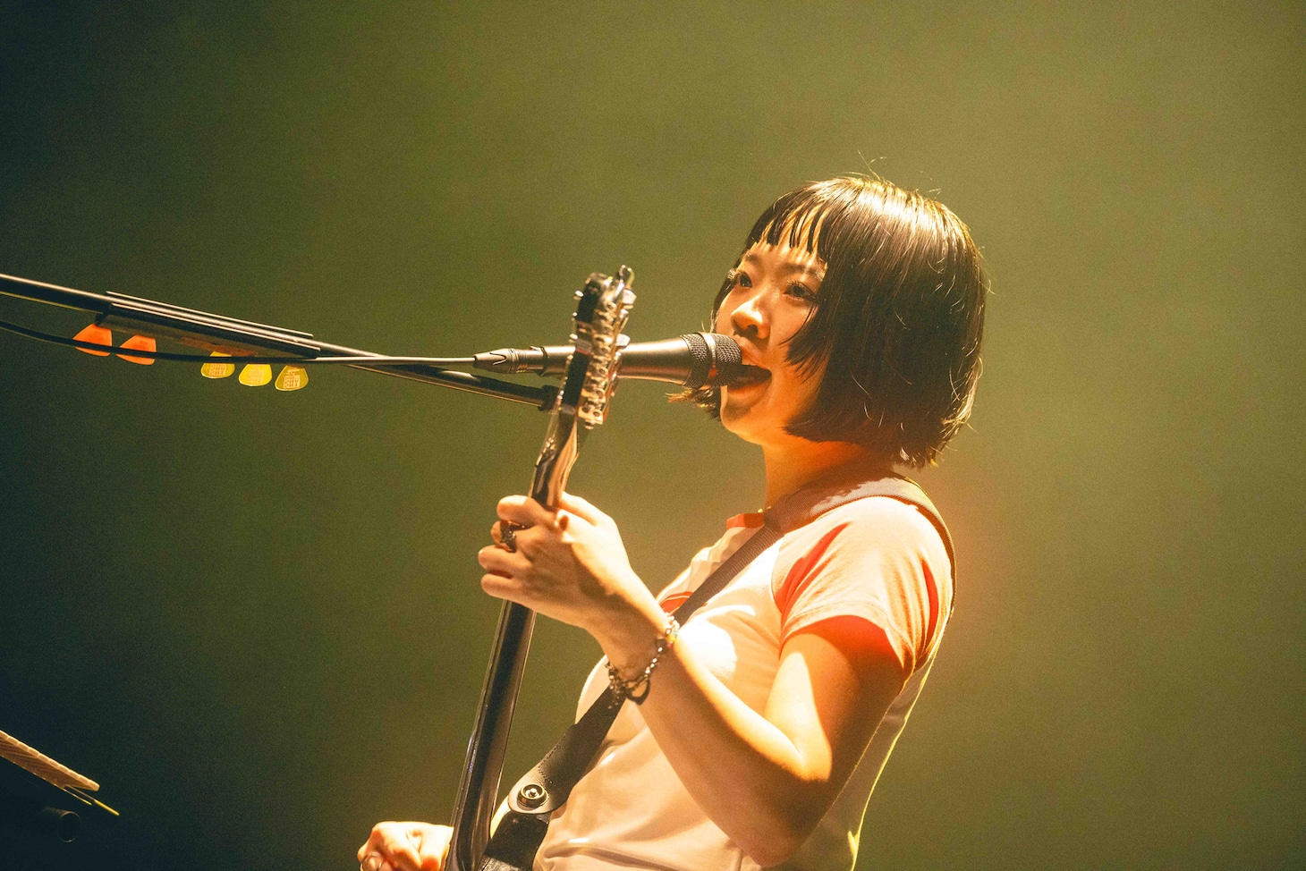 宮崎朝子（G, Vo）（撮影：渡邉一生）