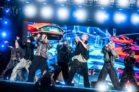 MAZZEL（撮影：田中聖太郎写真事務所）