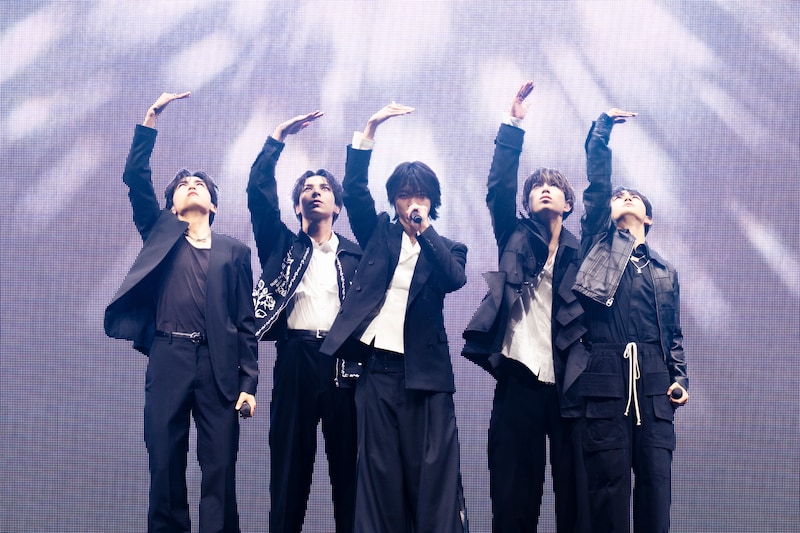 STARGLOW（撮影：田中聖太郎写真事務所）