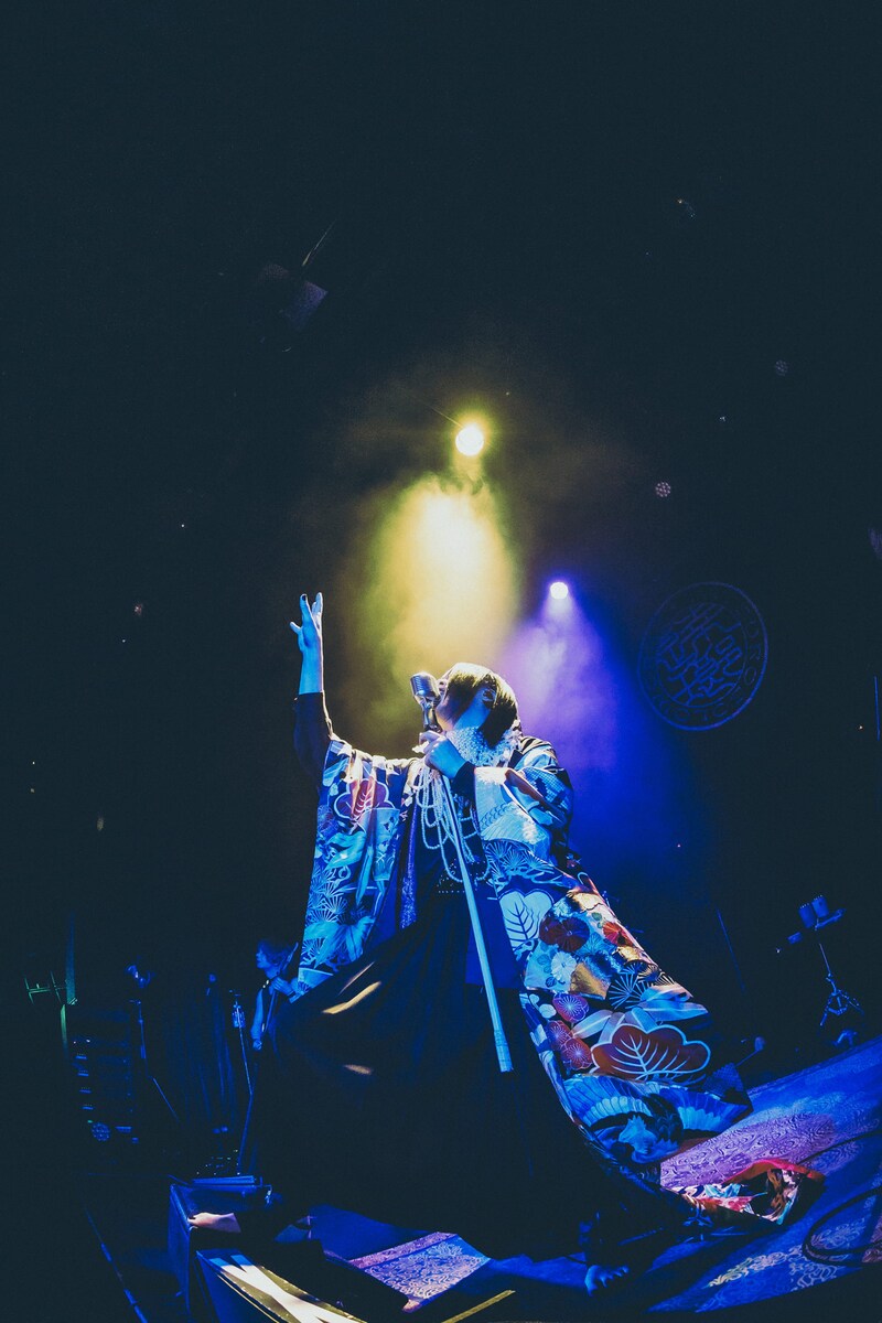 「LIVE HOUSE TOUR [VILLAINS]」の様子。（撮影：冨田味我）