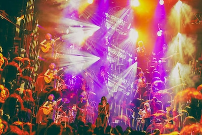 「LIVE HOUSE TOUR [VILLAINS]」の様子。（撮影：冨田味我）