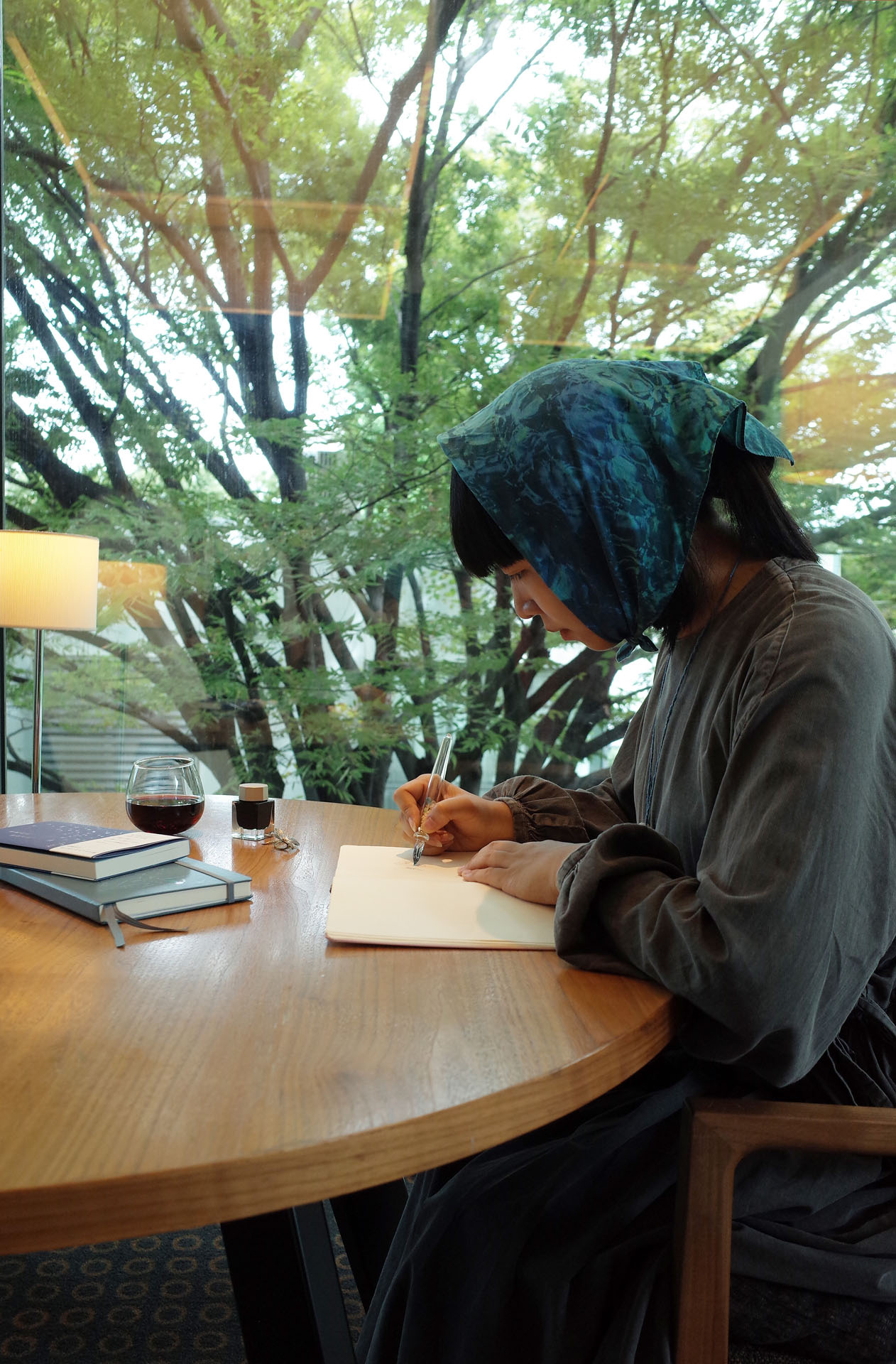 青葉市子初のエッセイ集「星沙たち、」出版記念フェア開催、新たなワールドツアー決定