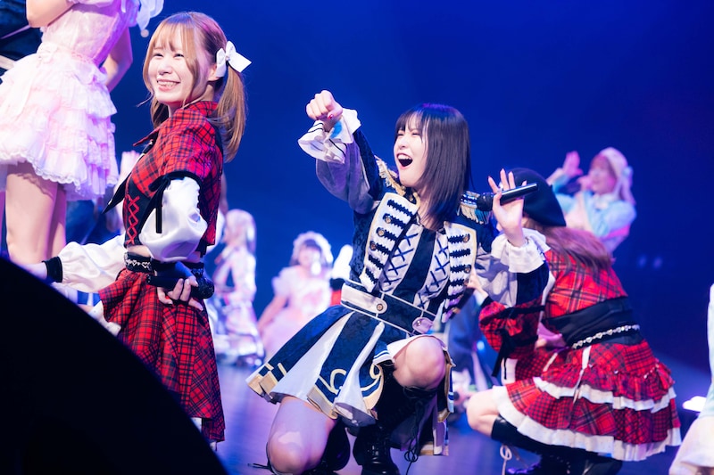 現在はGenesis Girlで活躍するOGの香田メイ。(写真右)(写真提供:I.Y.O)