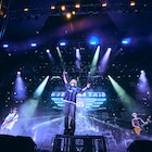 SPYAIR恒例ライブ「JUST LIKE THIS」の歩みを振り返った初日、“15”に隠された不思議な縁