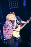 YOSUKE(Vo)とUZ(G)。