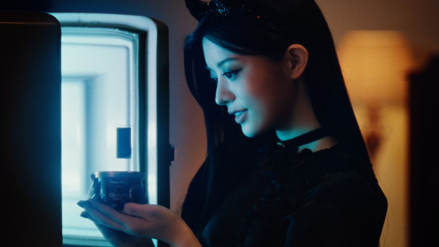 ハーゲンダッツWebムービー 「悪魔のささやき」編より。