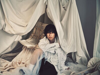 OSHIKIKEIGOの新しいアーティスト写真。