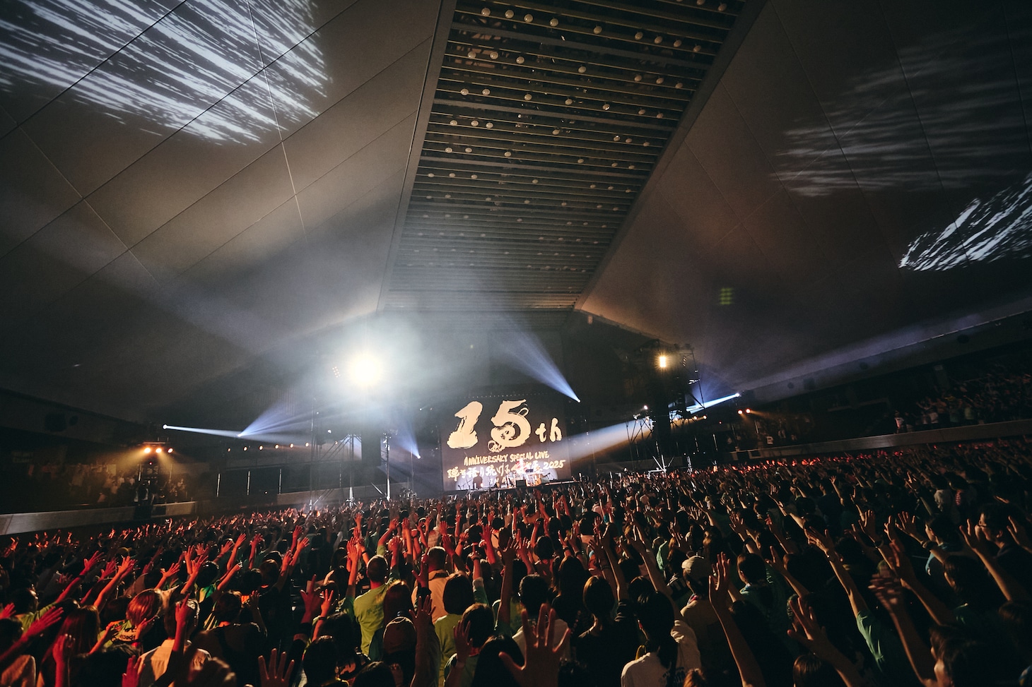 「高橋優15th ANNIVERSARY SPECIAL LIVE IN AKITA 『～弾き語り続ける人間展2025～』」の様子。（撮影：新保勇樹）
