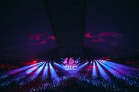 「高橋優15th ANNIVERSARY SPECIAL LIVE IN AKITA 『～弾き語り続ける人間展2025～』」の様子。（撮影：新保勇樹）