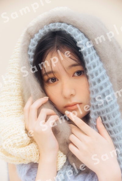 頓知気さきなフォトスタイルブック「また明日！」オンラインサイン会特典ポスター（撮影：横山マサト）