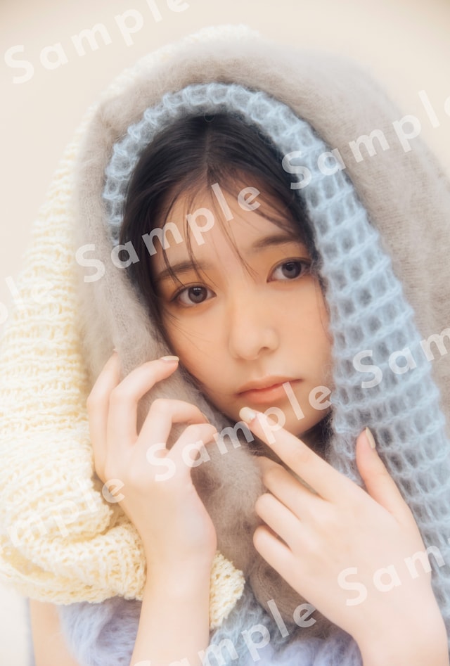 頓知気さきなフォトスタイルブック「また明日！」オンラインサイン会特典ポスター（撮影：横山マサト）